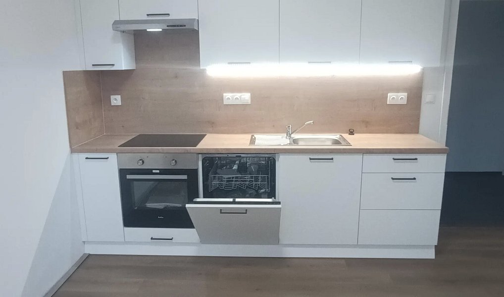 Pronájem bytu 3+1 86 m², Jičín – náhled fotky 4
