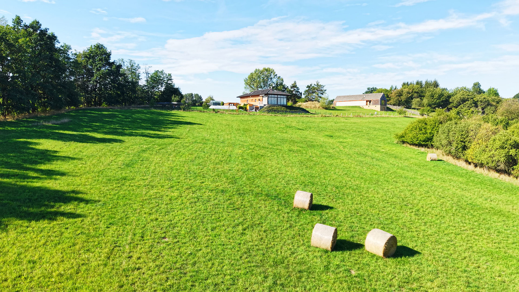Prodej stavebního pozemku 960 m² – fotografie 2