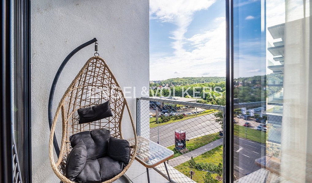 Prodej bytu 1+kk 56 m², Praha – náhled fotky 2
