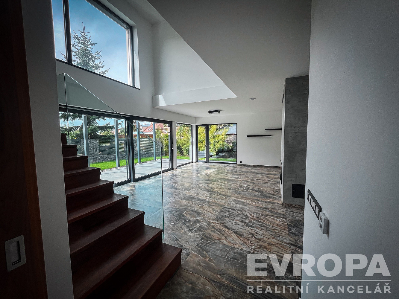 Pronájem domu 205 m² s pozemkem 485 m²