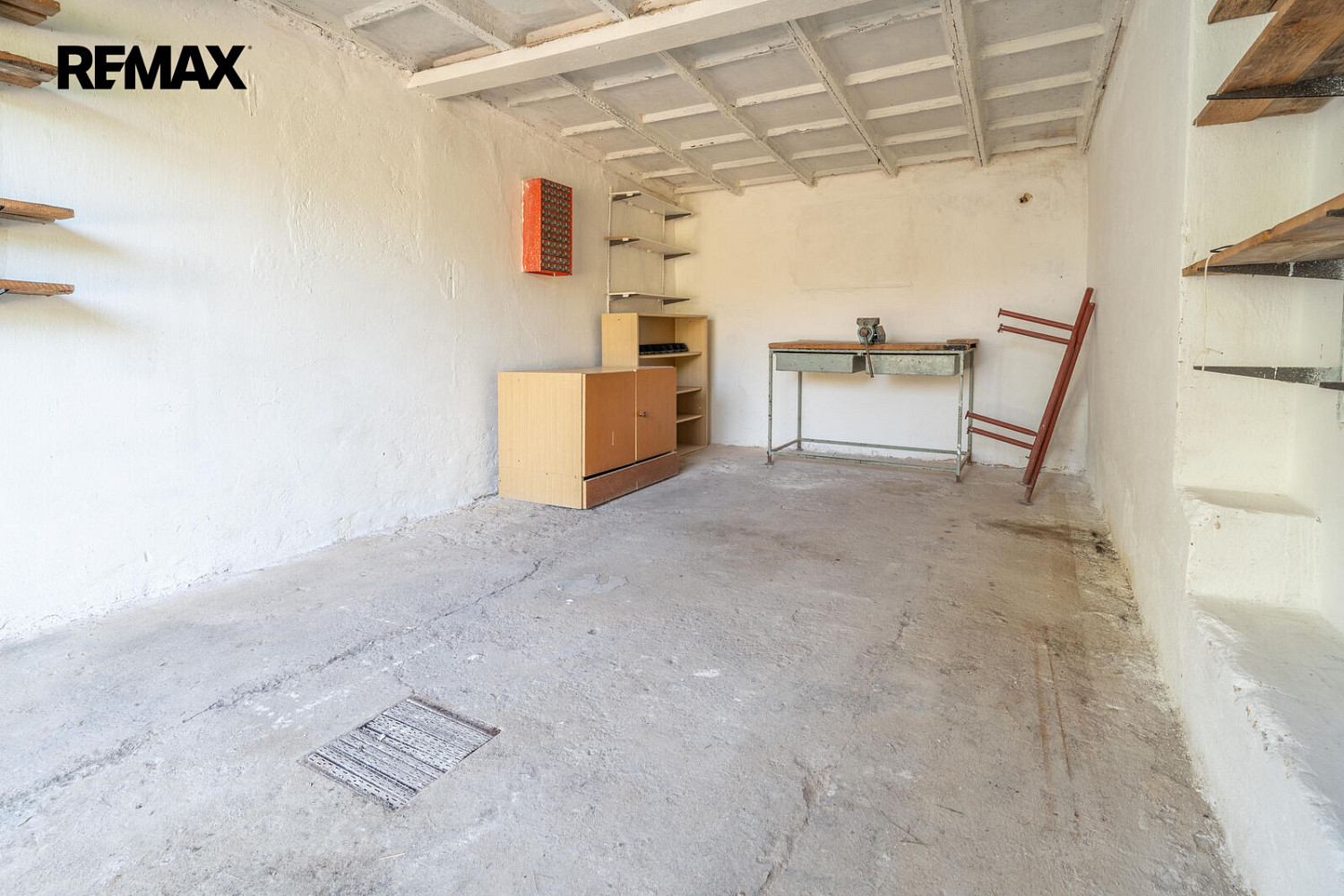 Prodej zděné garáže 21 m2 - Praha 9, Kbely, u Železnobrodské ulice parkování, sklad i investice – fotografie 4