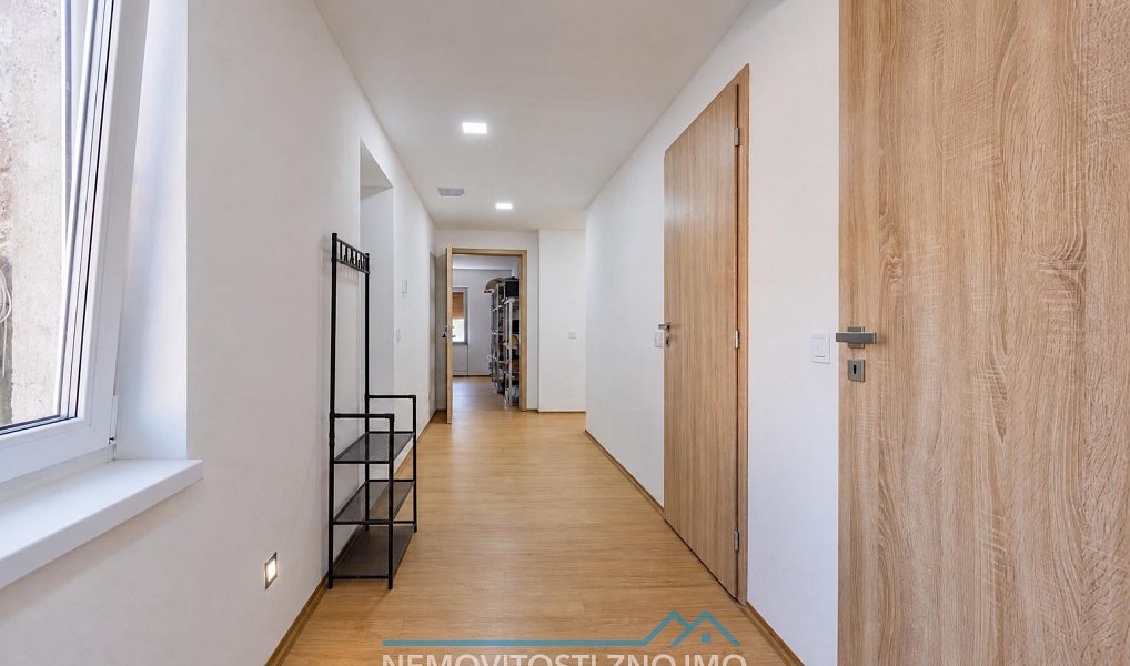 Prodej domu 220 m² s pozemkem 1 436 m², Chvalovice – náhled fotky 16