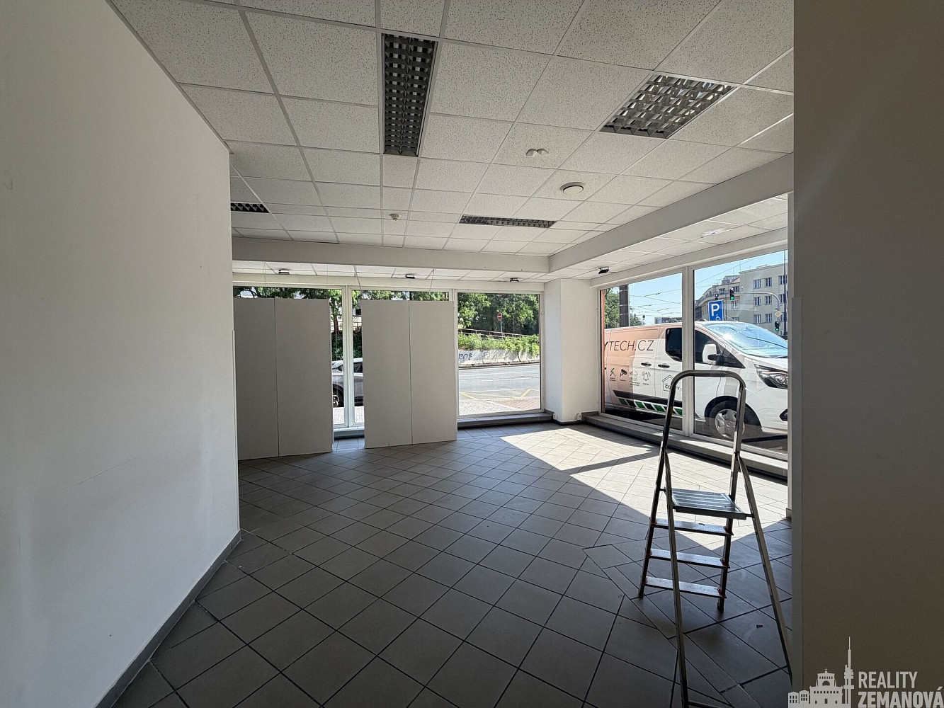 Pronájem obchodních prostor 323 m² — photo 5