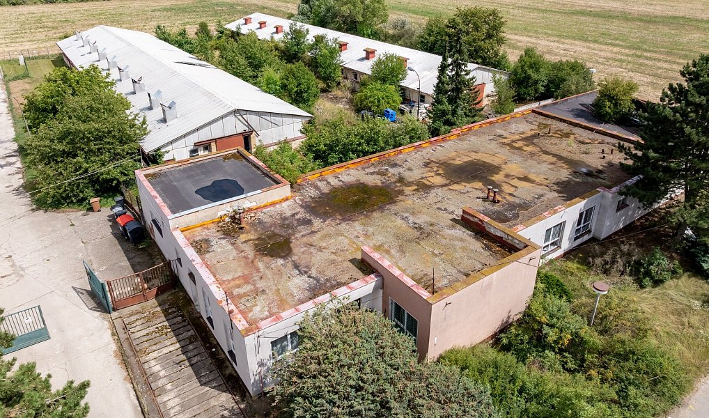 Prodej výrobních prostor 3 347 m², Žatec – náhled fotky 11