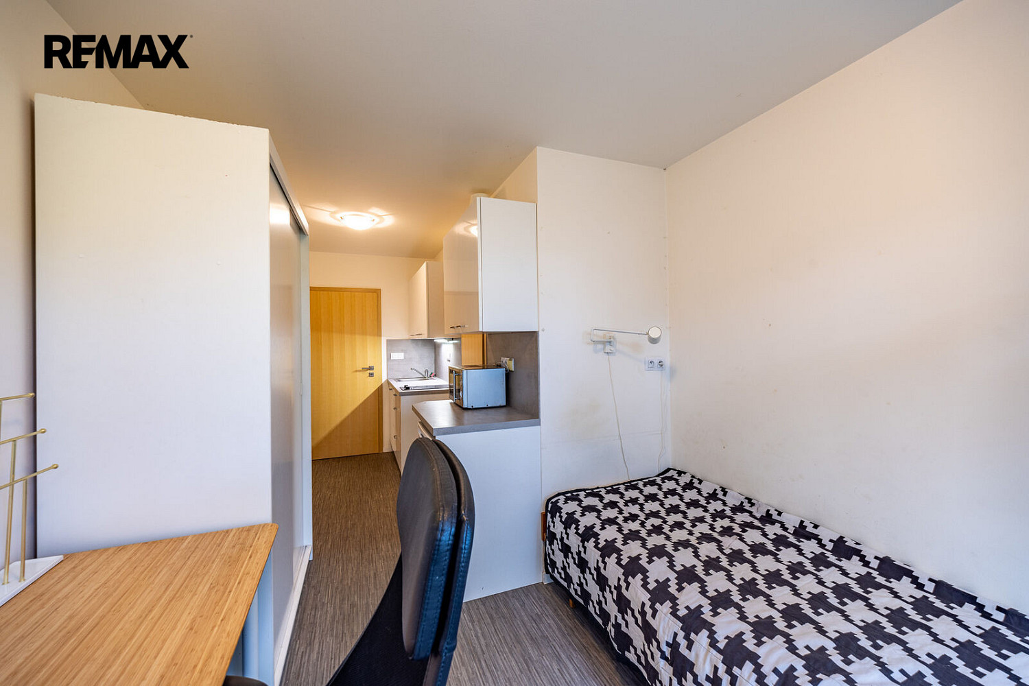 Pronájem bytu 1+kk 18 m² — photo 2