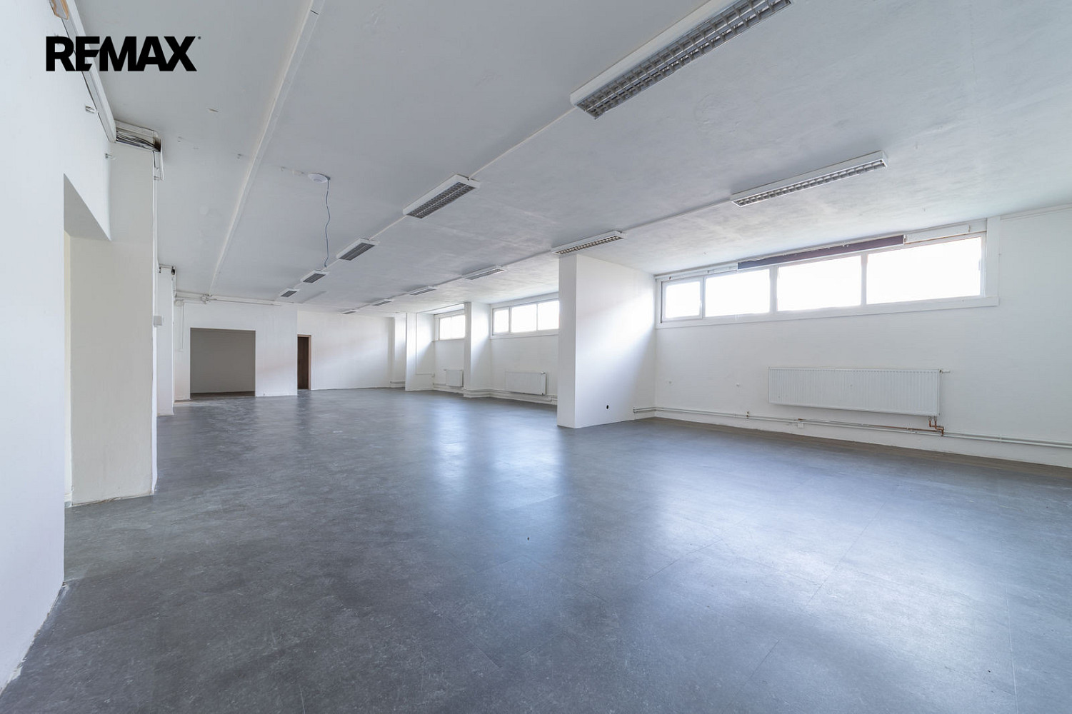 Pronájem obchodních prostor 330 m²
