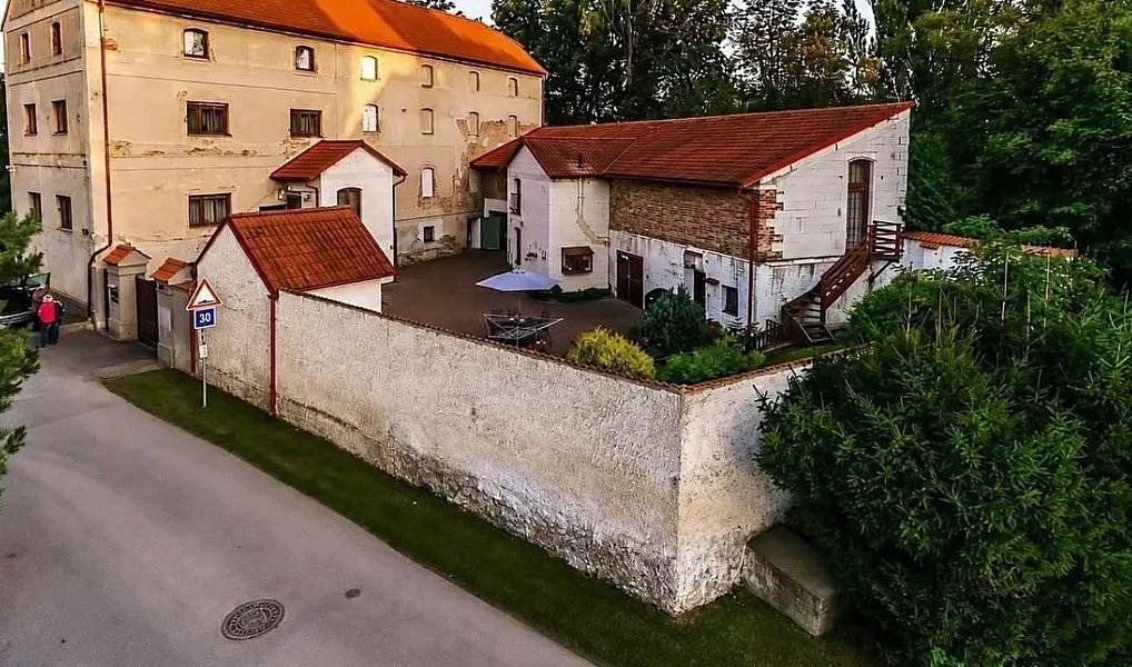 Pronájem domu 1 300 m² s pozemkem 1 022 m², Praha – náhled fotky 28