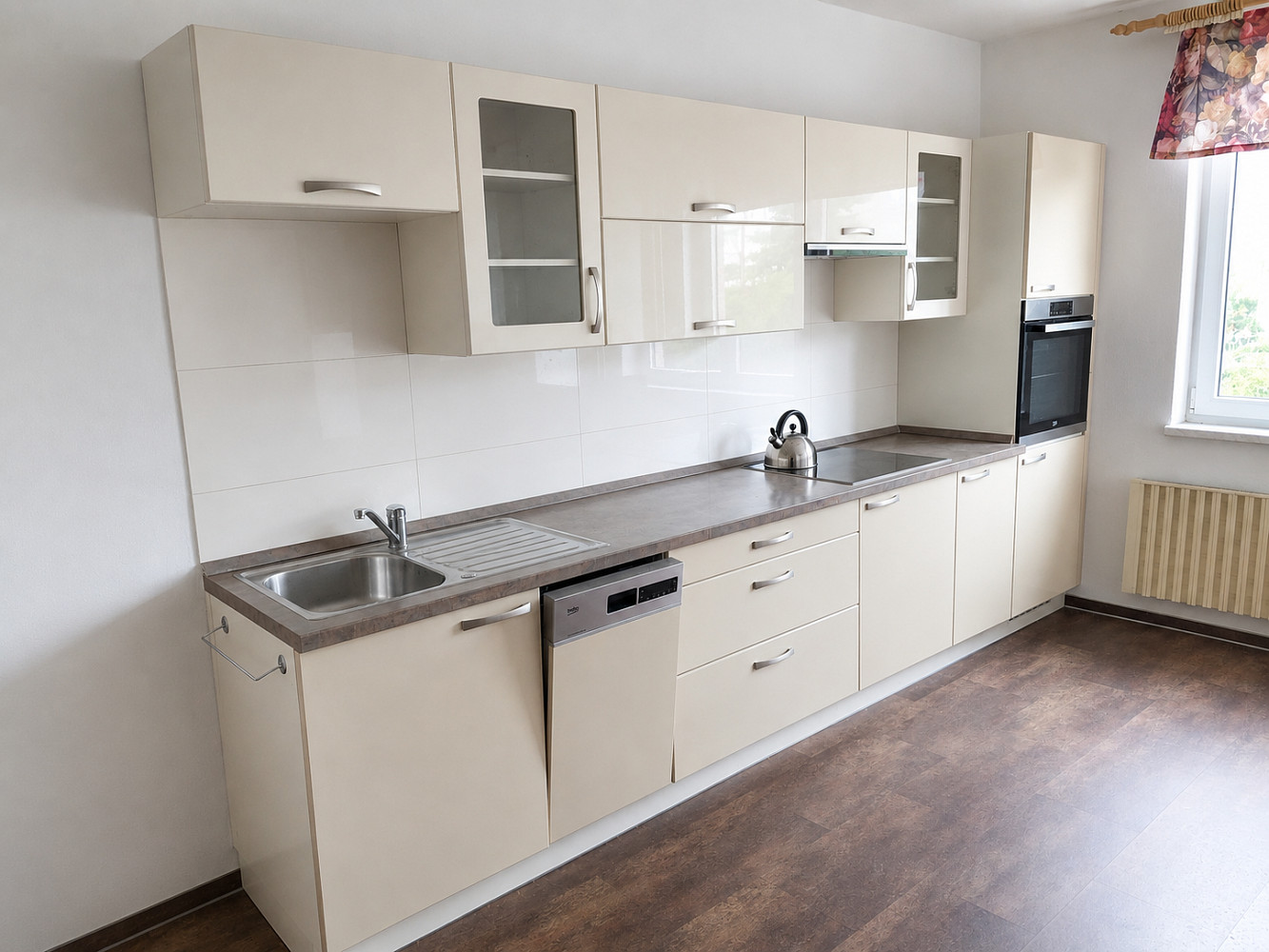 Prodej domu 200 m² s pozemkem 399 m² — photo 2