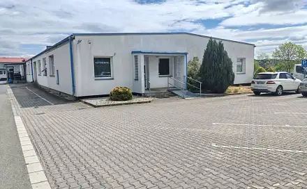 Pronájem výrobních prostor 200 m², Rovná