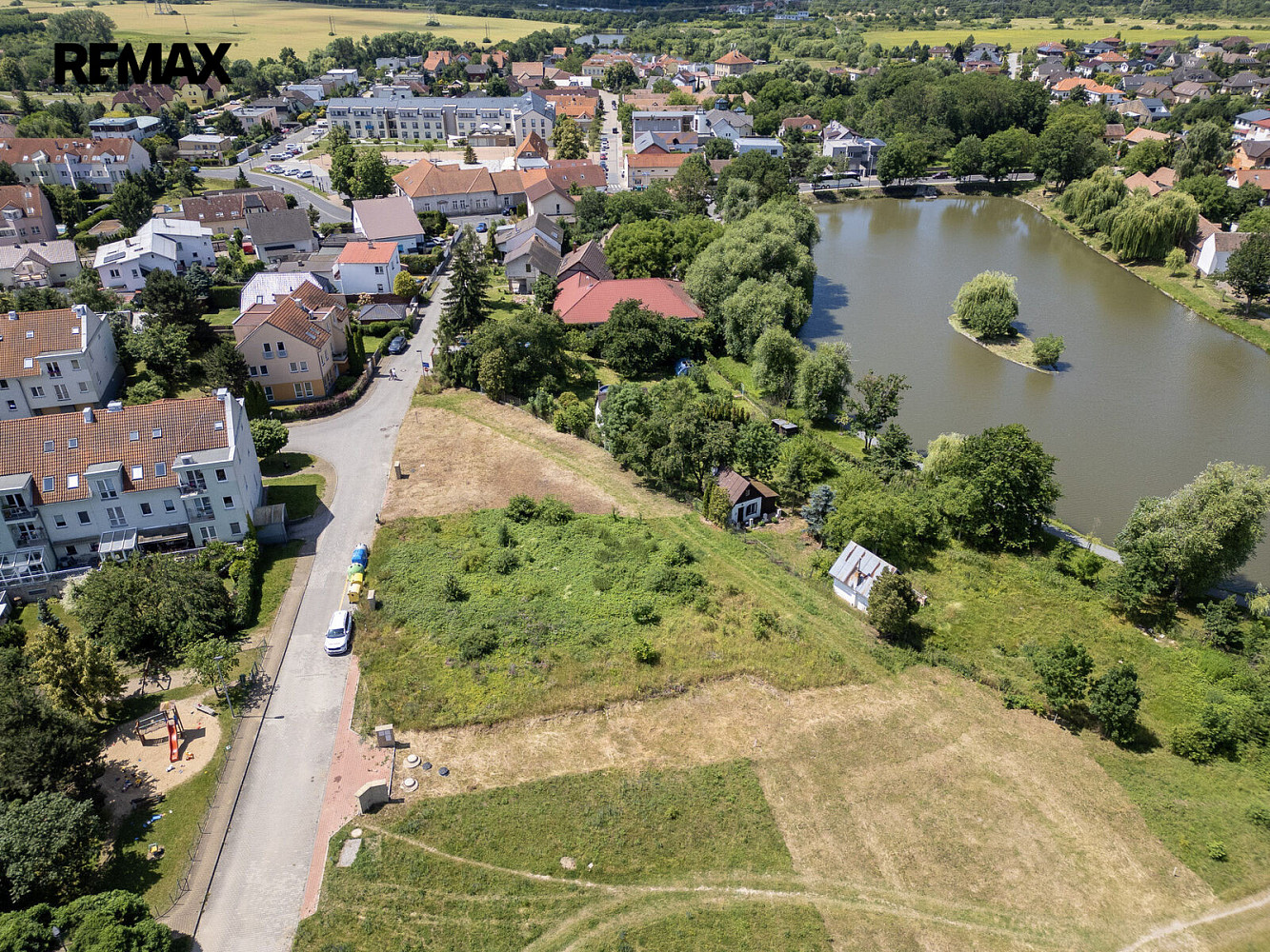 Prodej stavebního pozemku 695 m² – fotografie 2