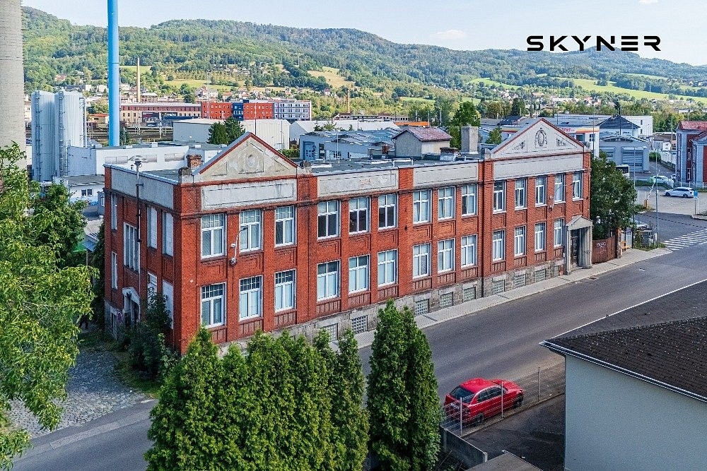 Prodej komerčního objektu (jiného typu) 1 850 m²