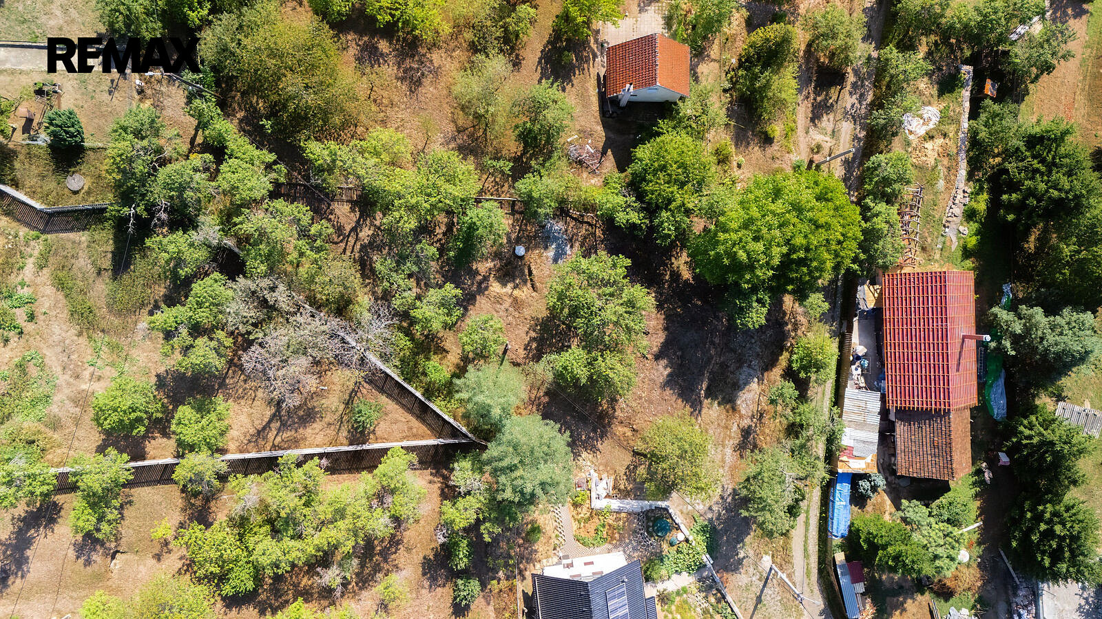 Prodej stavebního pozemku 692 m² – fotografie 4