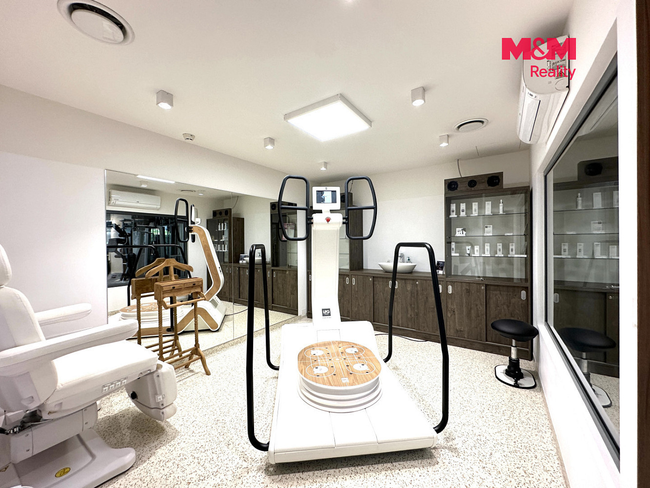 Prodej obchodních prostor 276 m² – fotografie 4