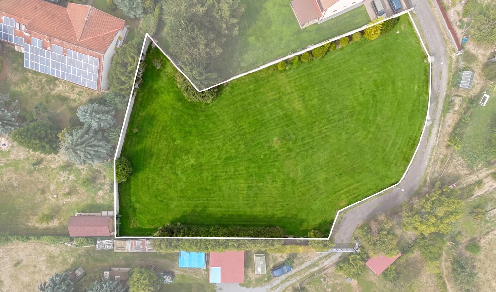 Prodej stavebního pozemku 1 772 m², Jesenice – náhled fotky 3