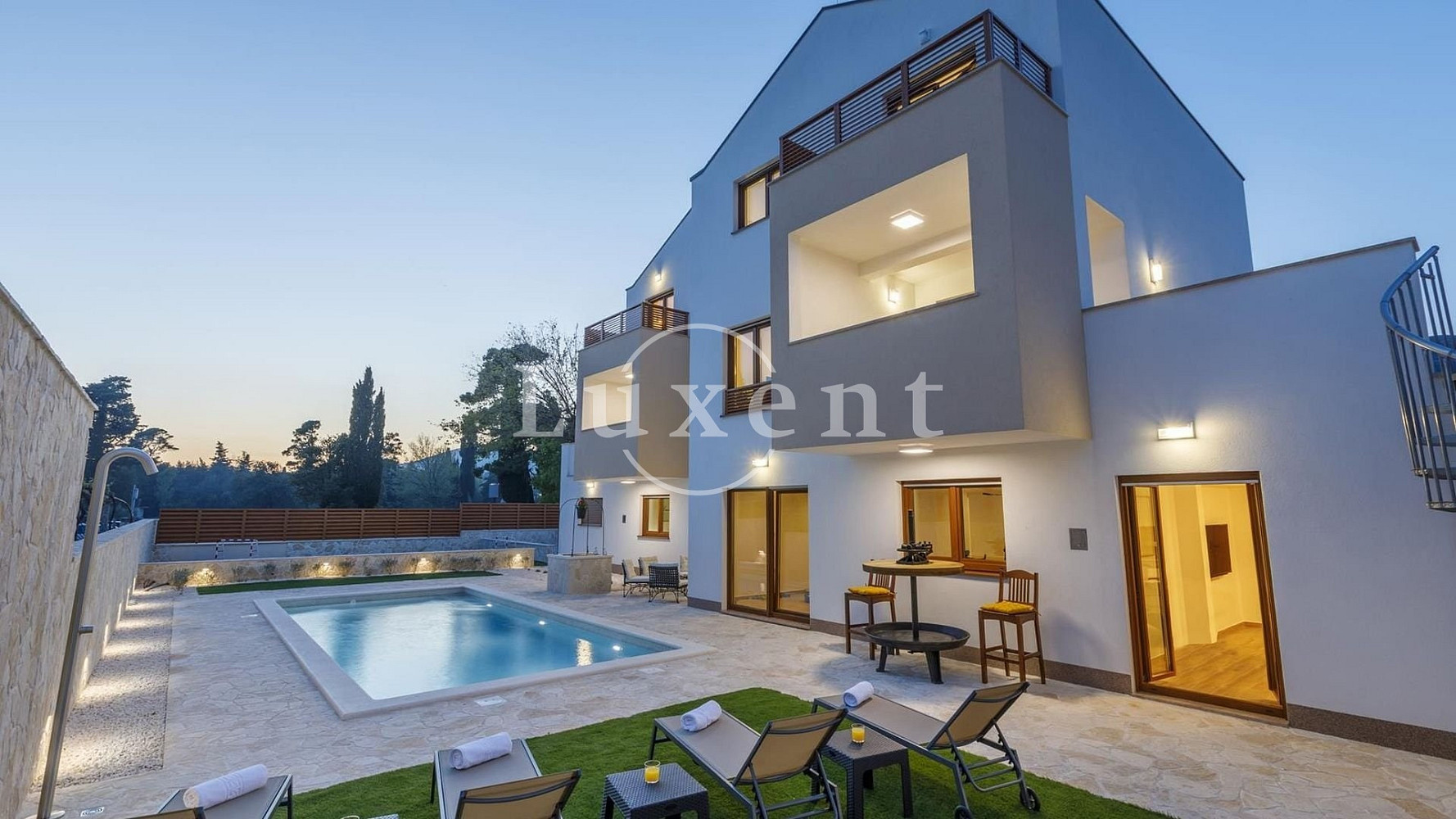 Prodej domu 450 m² s pozemkem 712 m²