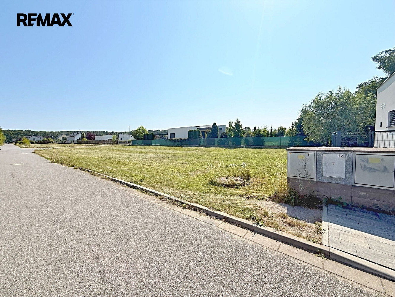 Prodej stavebního pozemku 893 m² – fotografie 2