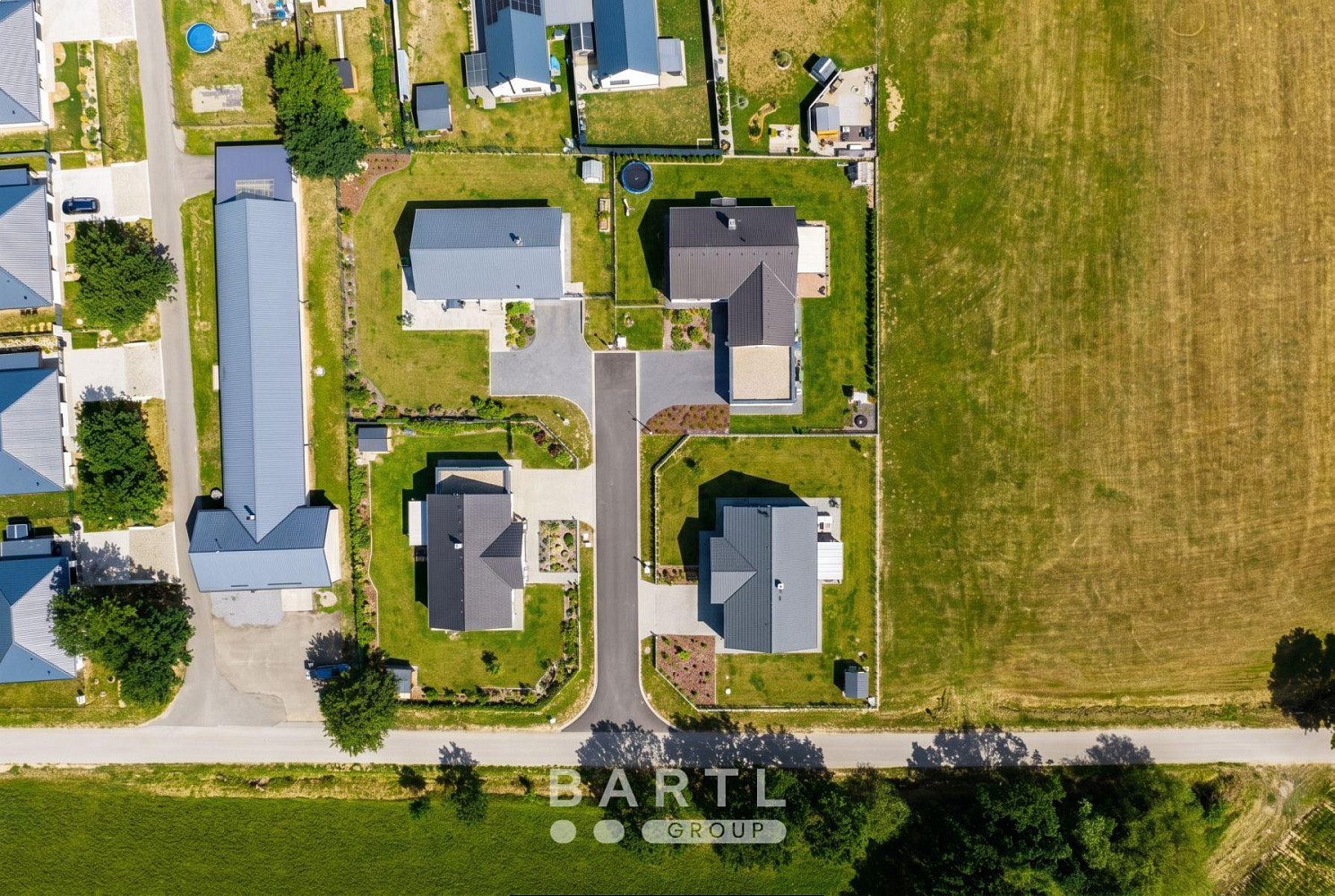 Prodej stavebního pozemku 1 070 m² – fotografie 2