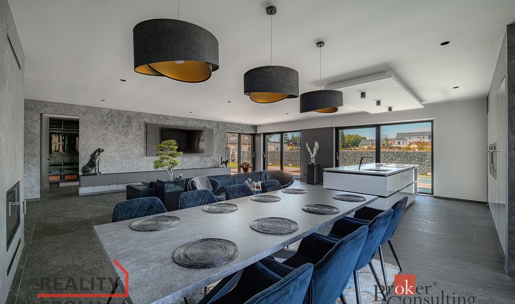 Prodej domu 268 m² s pozemkem 720 m², Úherce – náhled fotky 3