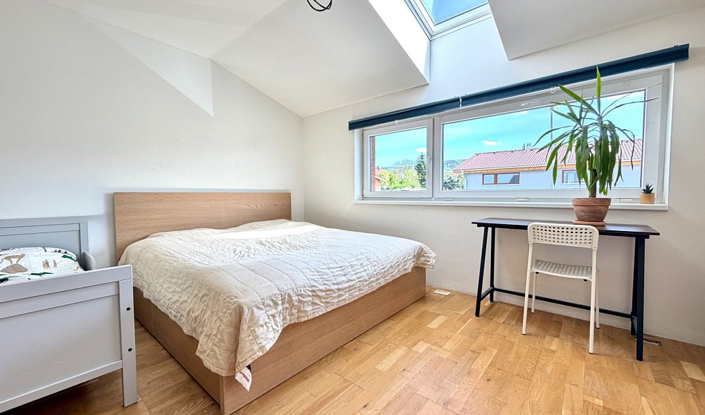 Prodej bytu 3+kk 74 m², Svinaře – fotka 1 z 15