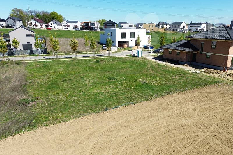 Prodej stavebního pozemku 842 m²