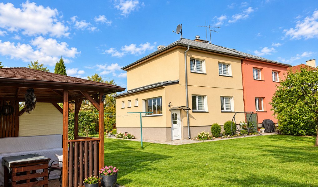 Prodej domu 118 m² s pozemkem 59 m², Ostrov – fotka 1 z 13