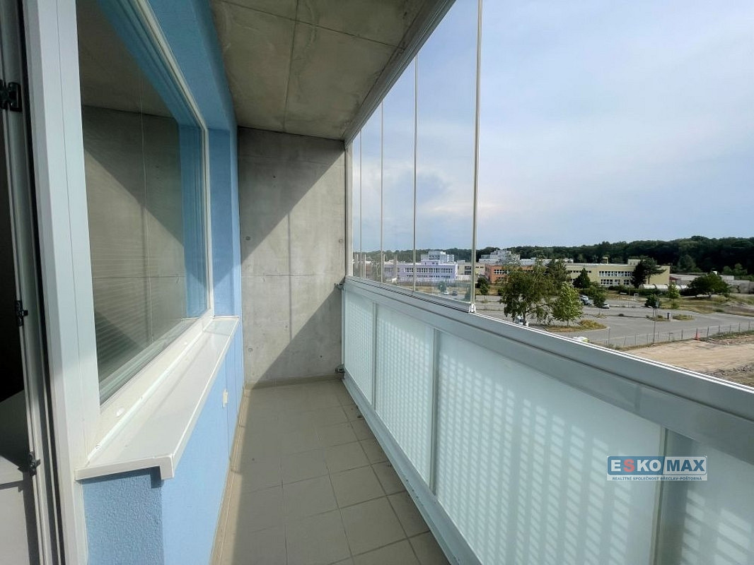 Pronájem bytu 1+kk 32 m² — photo 2