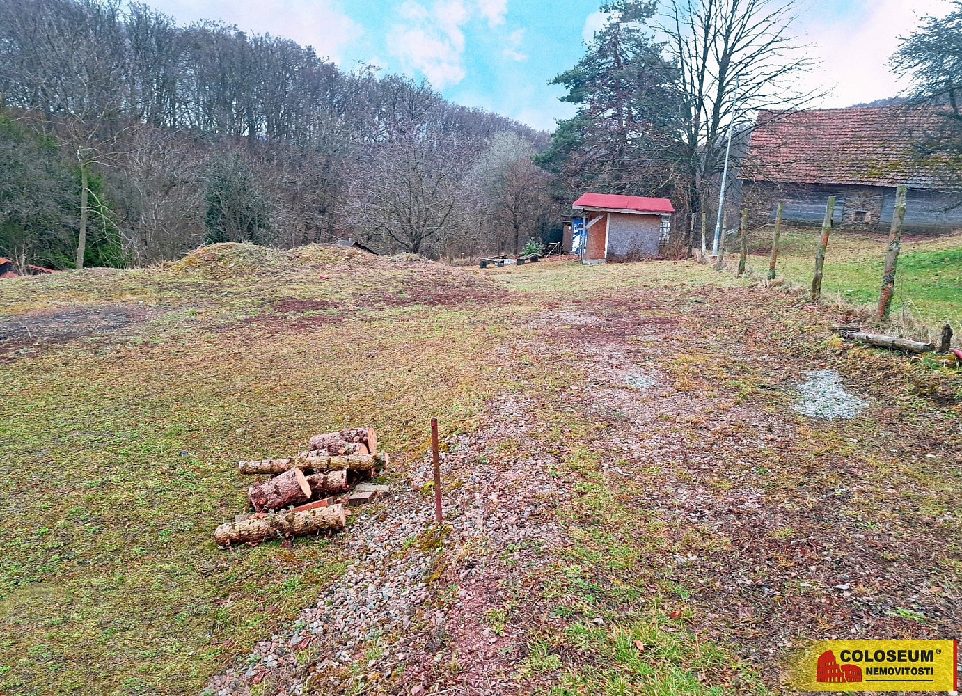Prodej stavebního pozemku 1 184 m² – další