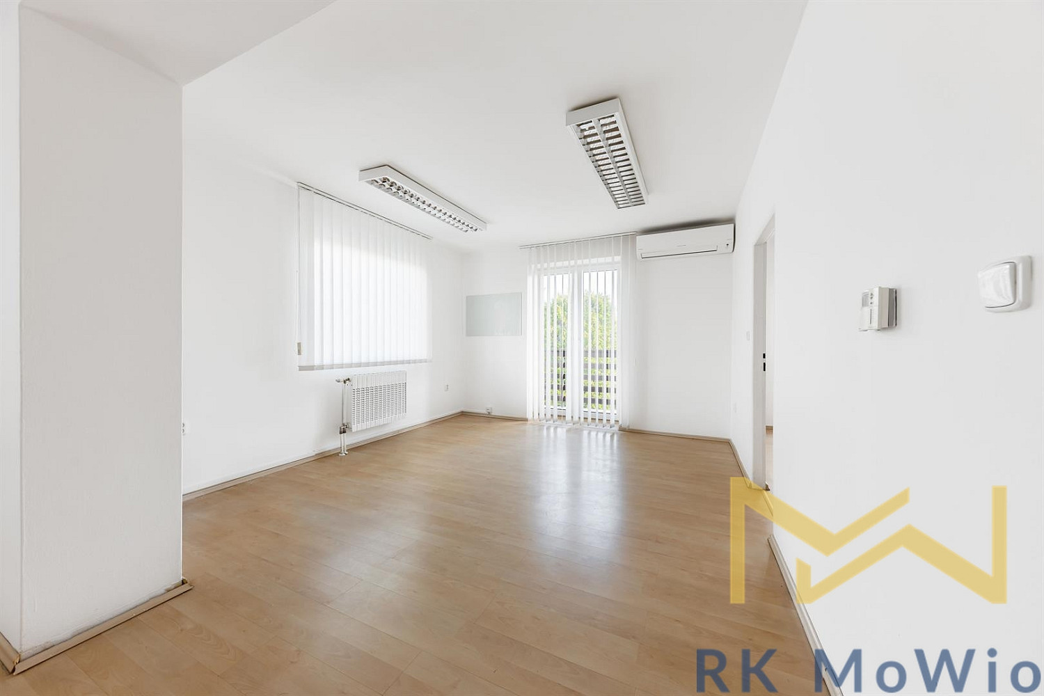Pronájem kanceláře 273 m² – fotografie 4