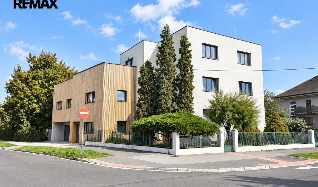 Pronájem kanceláře 110 m², Hradec Králové – náhled fotky 2