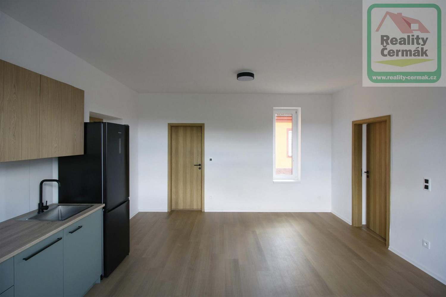 Pronájem bytu 3+kk 60 m² – pohled 2