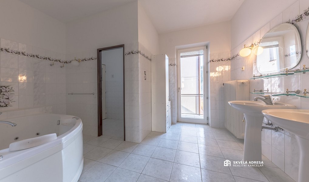 Prodej nájemního domu, činžáku 600 m², Vimperk – náhled fotky 17