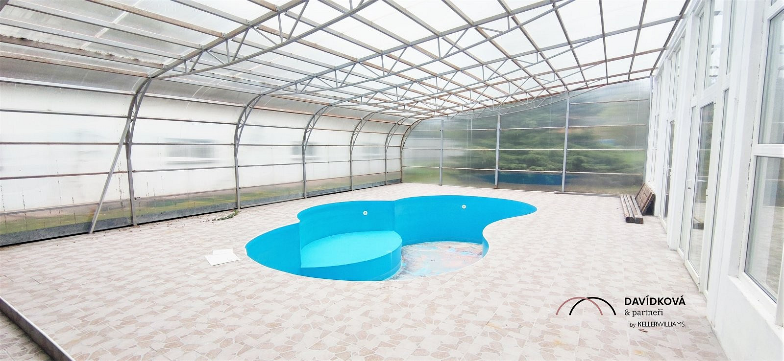 Prodej domu 1 085 m² s pozemkem 2 112 m² – fotografie 3