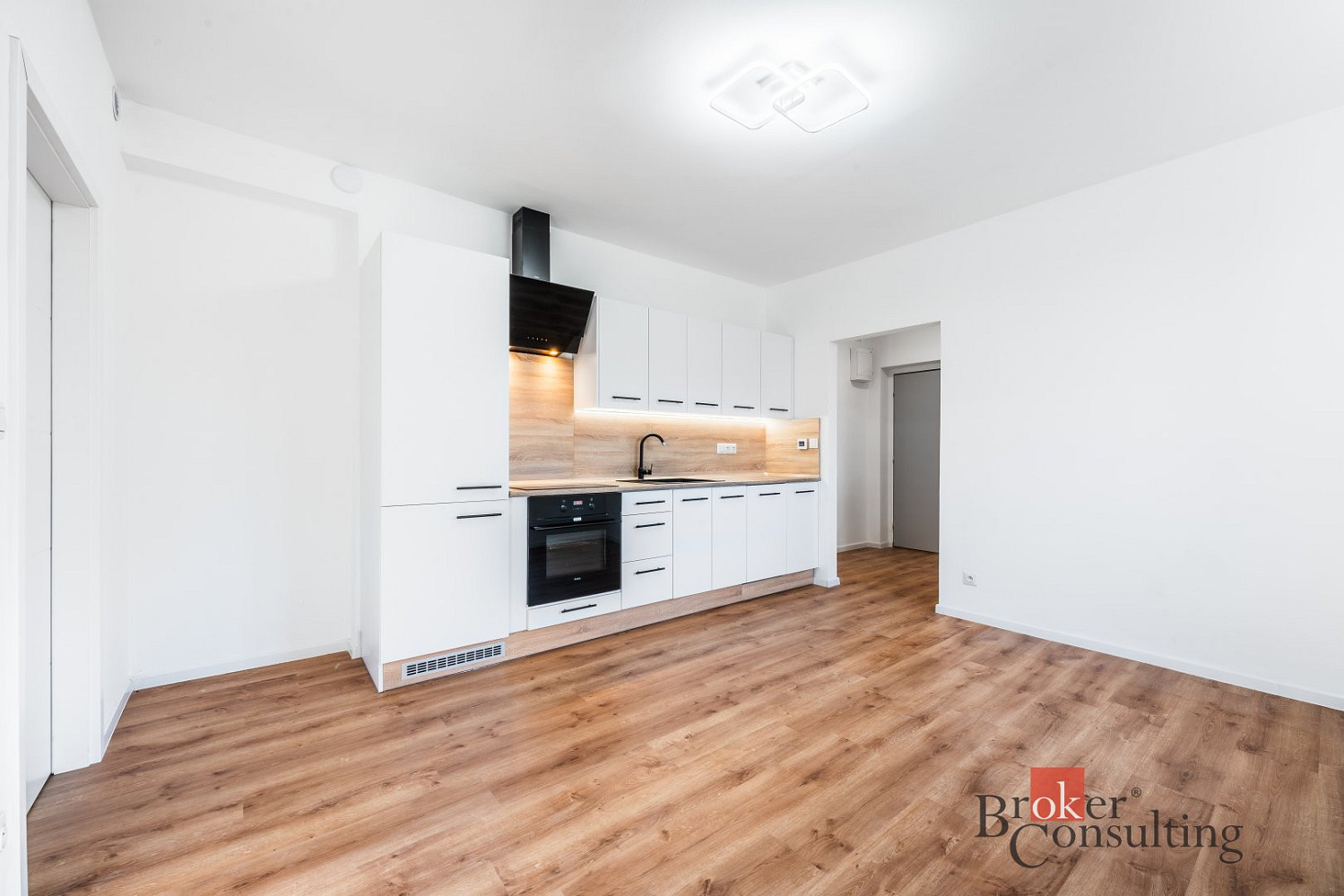 Pronájem bytu 2+kk 38 m² – fotografie 3