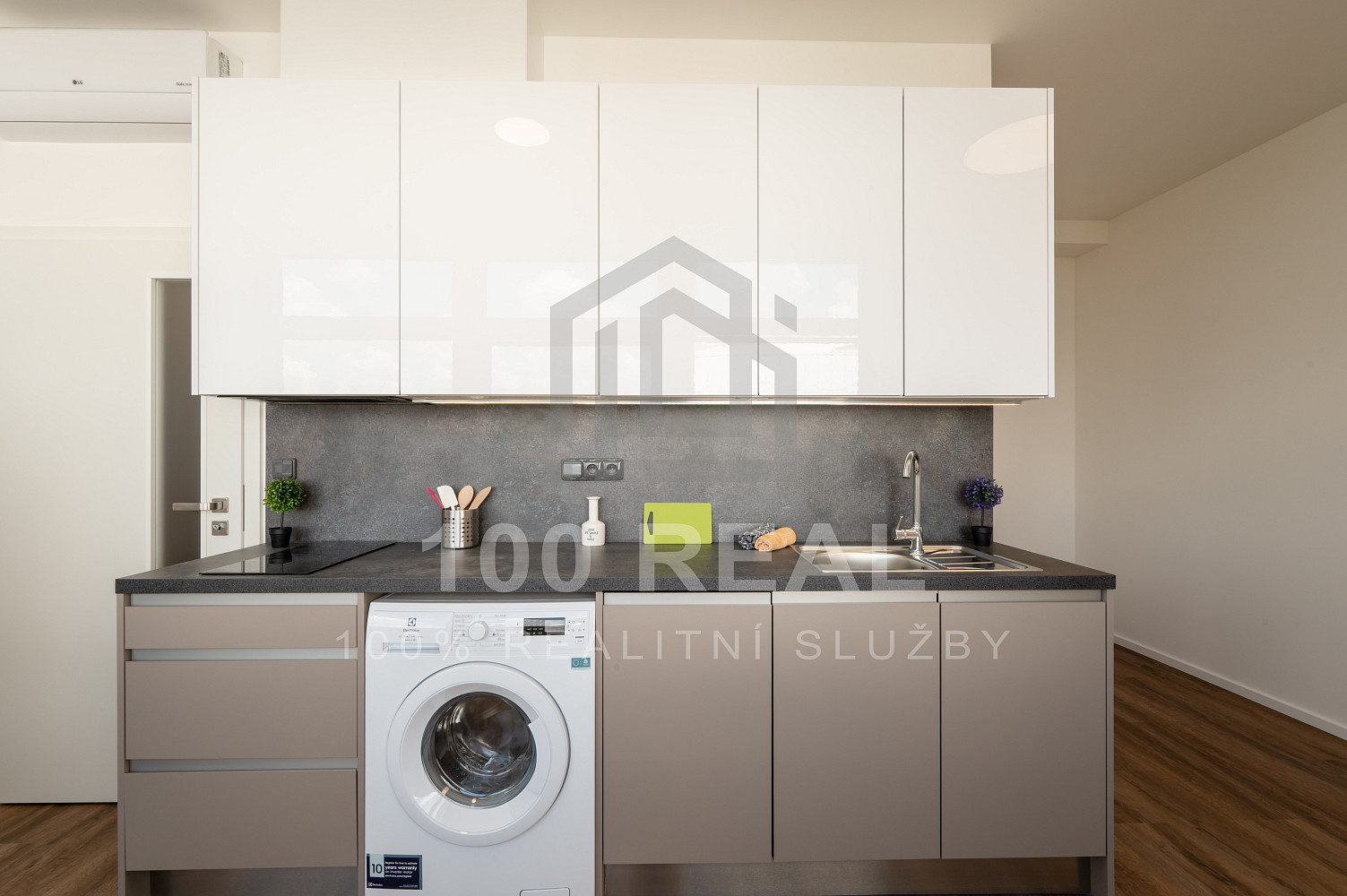 Pronájem bytu 1+kk 27 m² – pohled 2