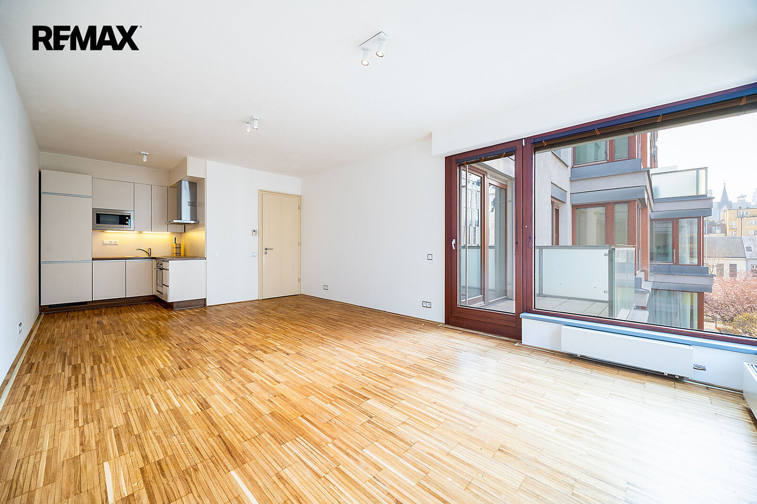 Pronájem bytu 2+kk 73 m² – fotografie 2