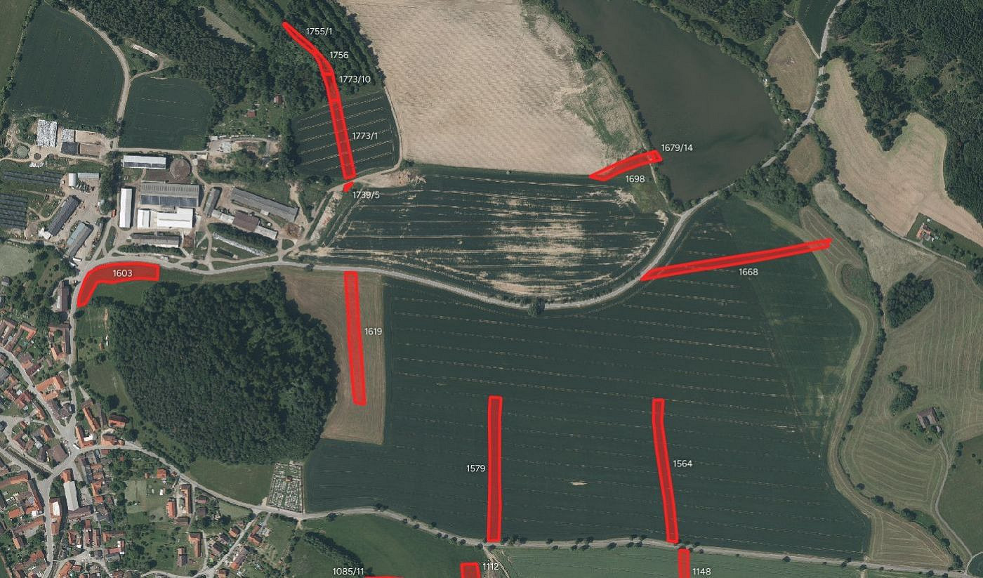 Prodej pole 126 772 m²