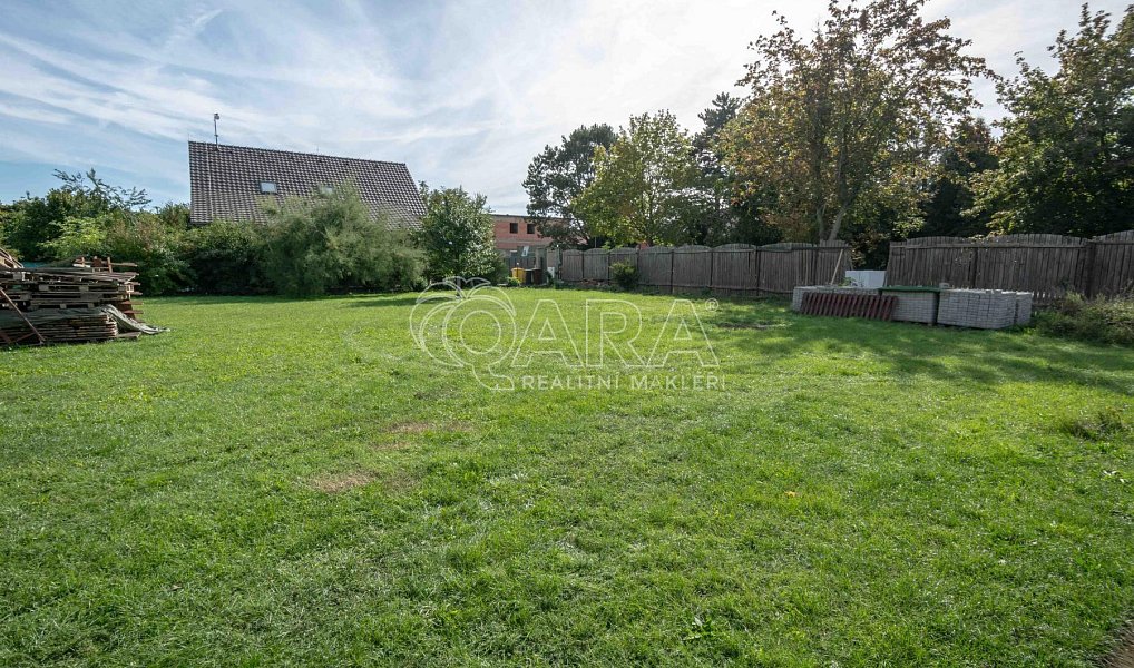 Prodej stavebního pozemku 599 m², Úžice – fotka 1 z 11