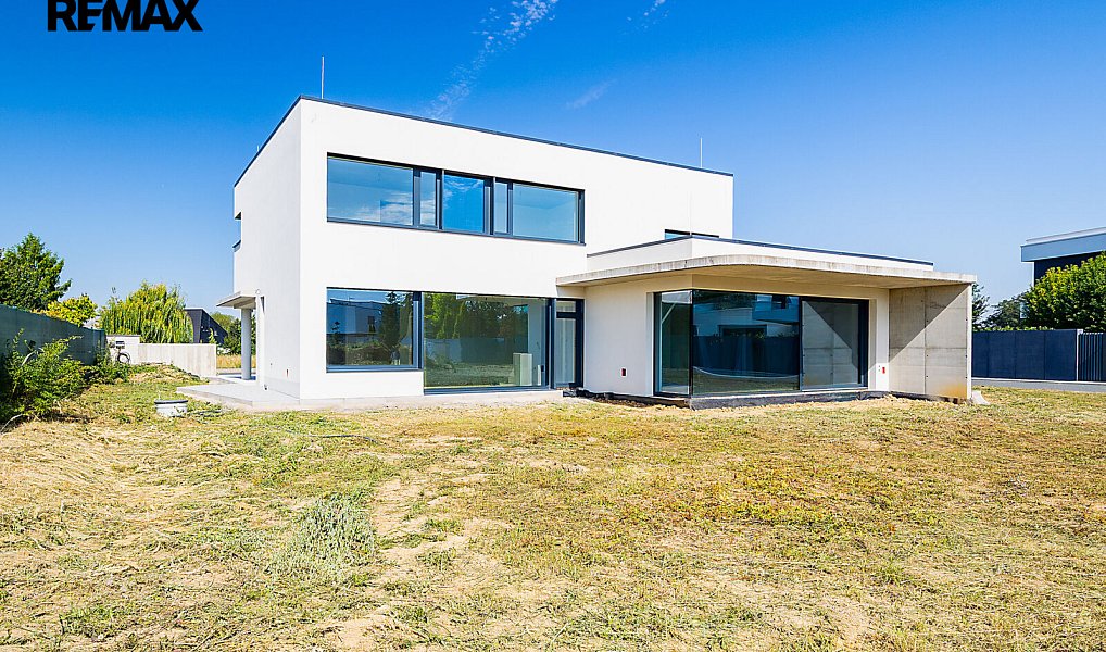 Prodej domu 206 m² s pozemkem 1 232 m², Jesenice – náhled fotky 4