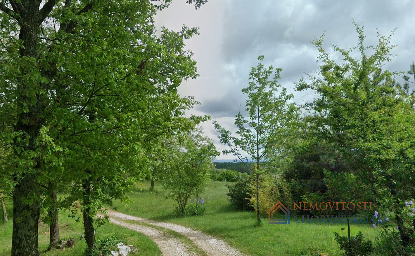 Prodej stavebního pozemku 1 975 m², Pazin - Okolica