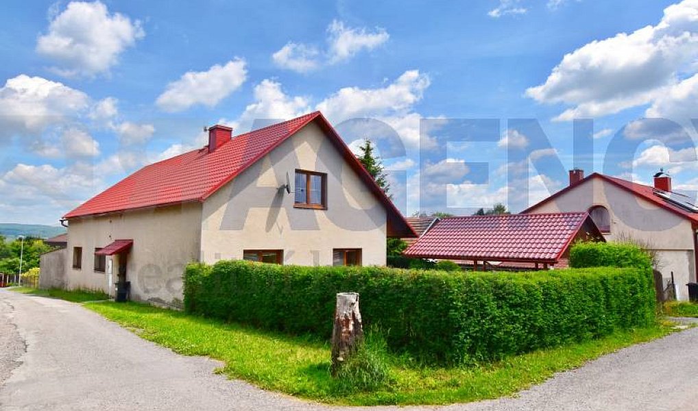 Prodej domu 415 m² s pozemkem 981 m², Semanín – náhled fotky 2