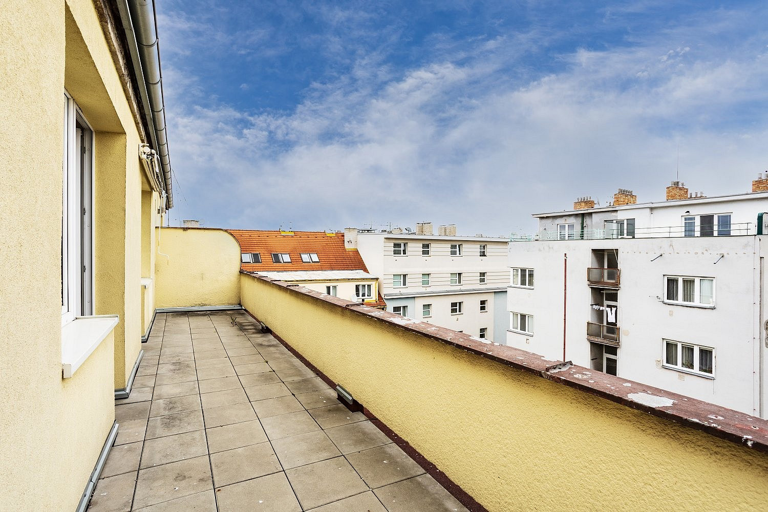 Prodej bytu 2+kk 52 m² – pohled 2