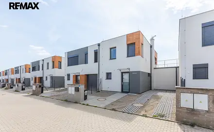 Pronájem domu 107 m² s pozemkem 124 m², Vrbenská, Praha 9 - Hostavice