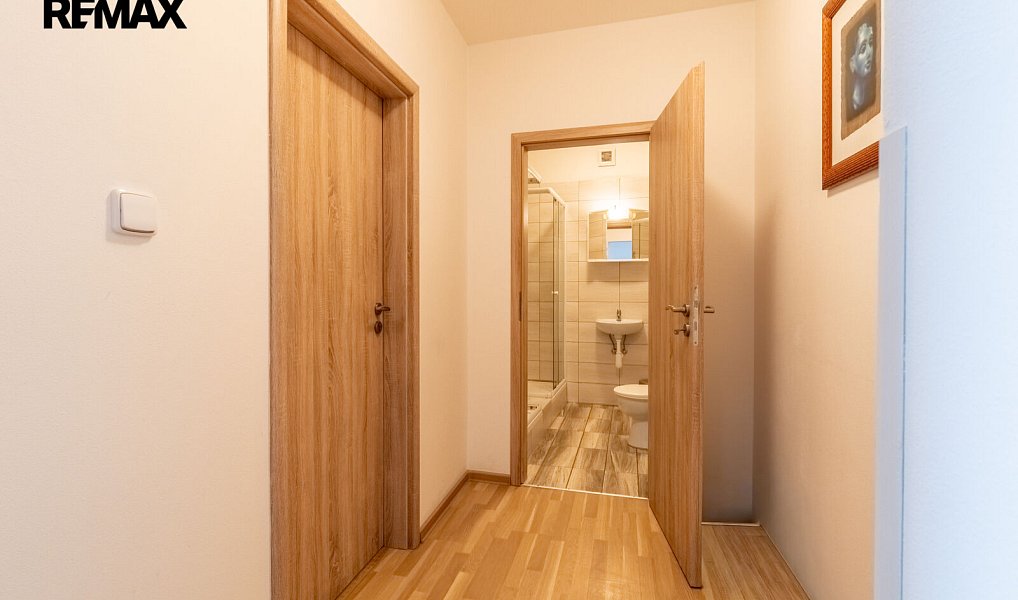 Prodej domu 233 m² s pozemkem 121 m², Praha – náhled fotky 11