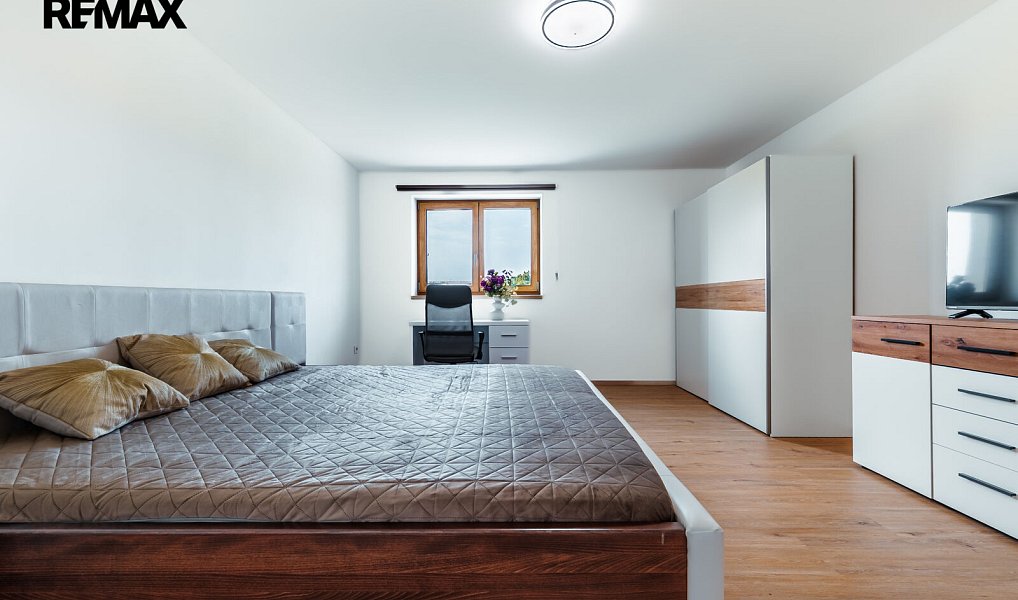 Prodej domu 350 m² s pozemkem 2 074 m², Staré Město – náhled fotky 13