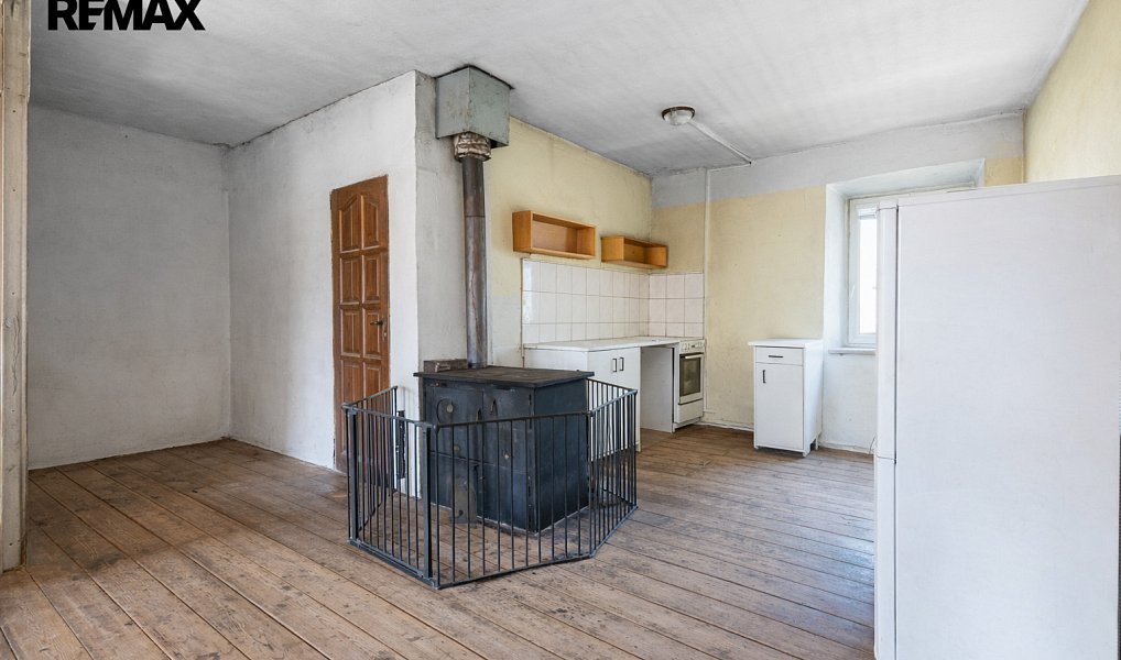 Prodej zemědělského objektu 951 m², Hluboké Dvory – náhled fotky 10