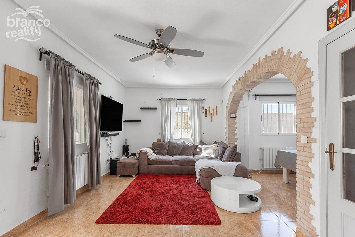 Prodej domu 210 m² s pozemkem 430 m² — photo 2