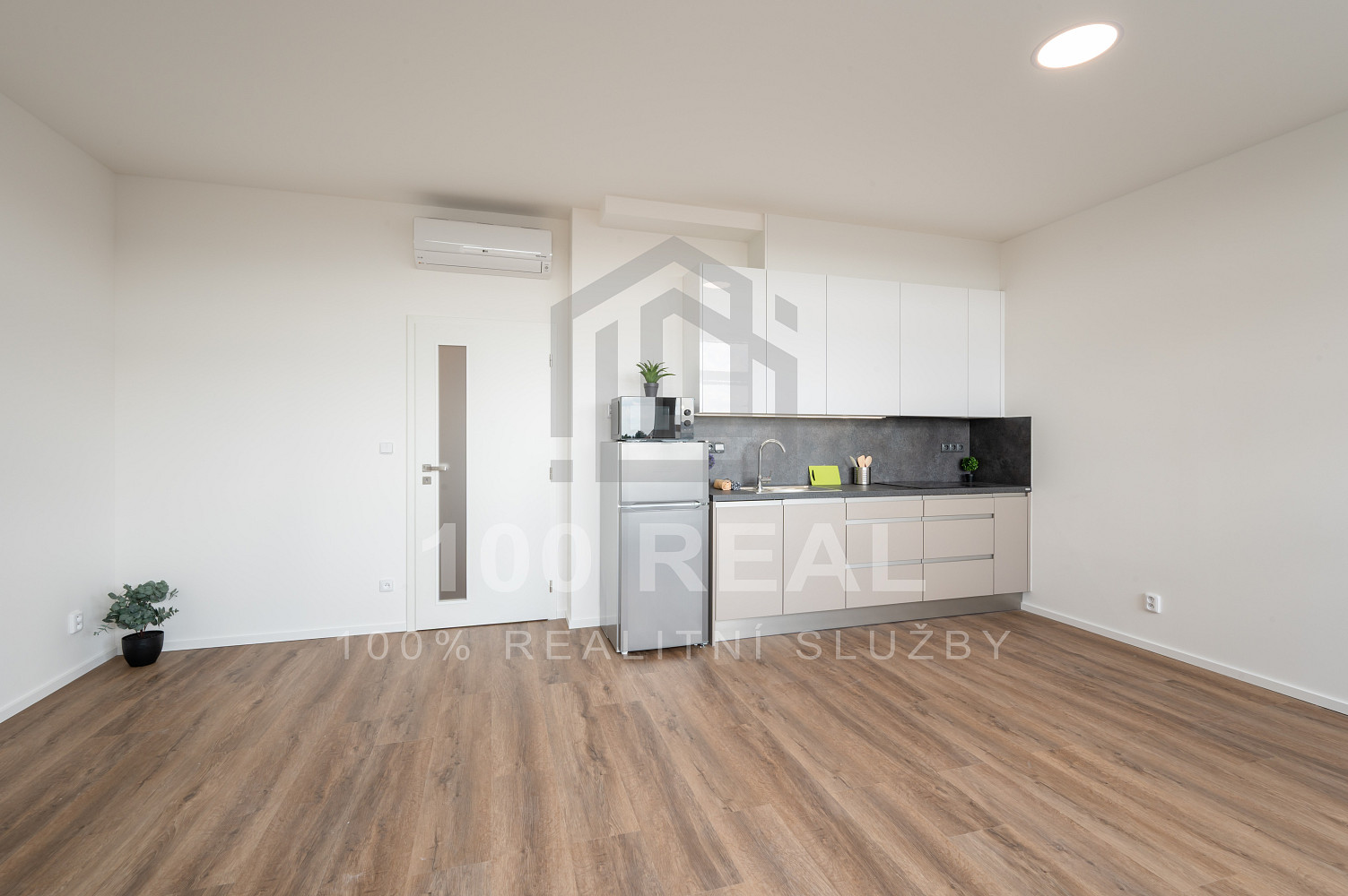 Pronájem bytu 1+kk 37 m²