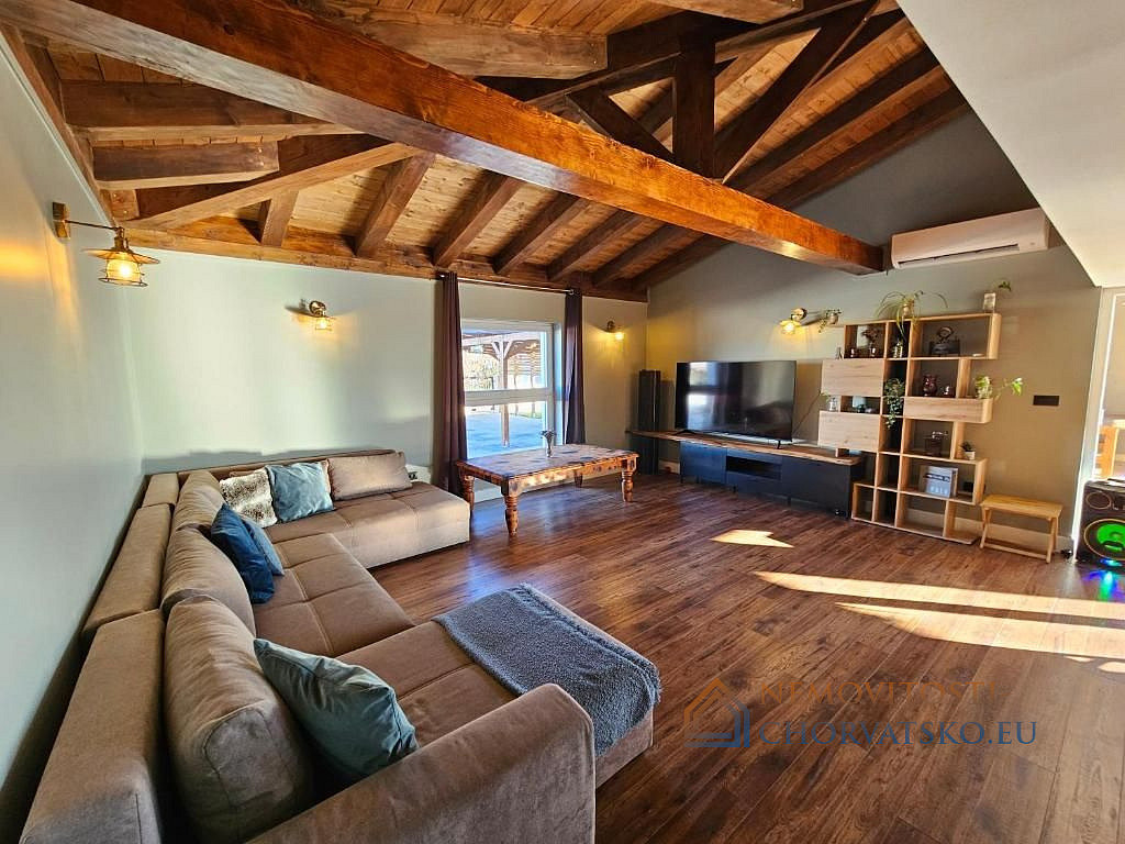 Prodej domu 248 m² s pozemkem 1 528 m² - Więcej