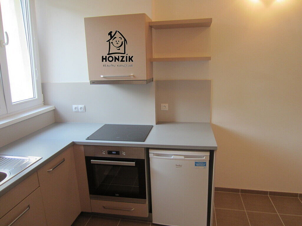 Pronájem bytu 1+kk 37 m² – fotografie 3