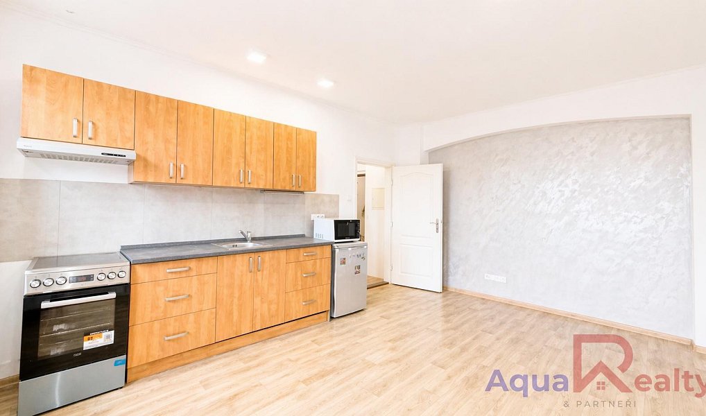 Pronájem bytu 1+kk 26 m², Karlovy Vary – náhled fotky 3